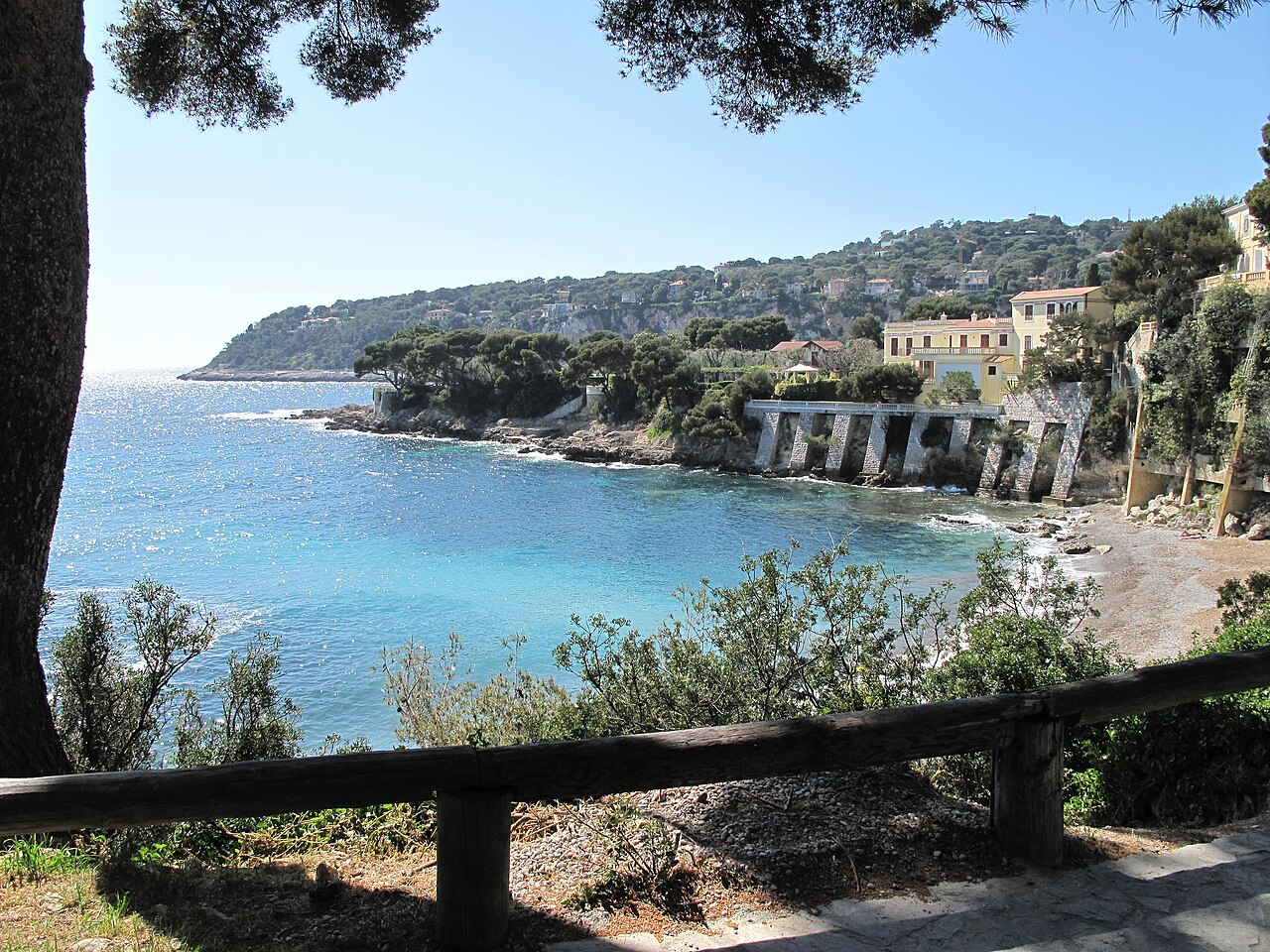 Les Fossettes cove on Cap-Ferrat